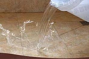 夏县漏水维修 免砸砖防水材料该如何施工